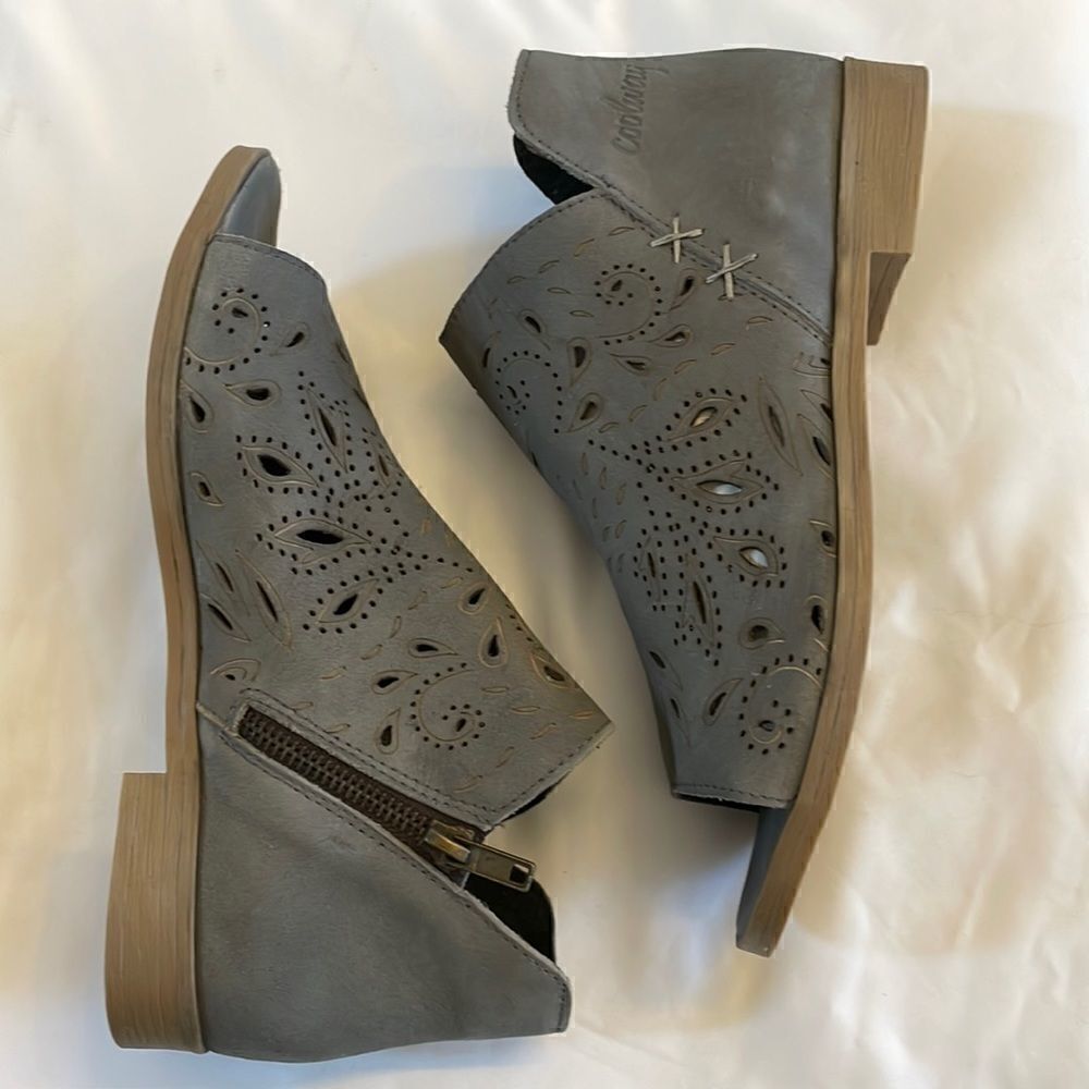 COOLWAY GREY CUTOUT PEEP TOE SHOOTIES.  NEW.  ZIPPER IS AT INNER ANKLE.